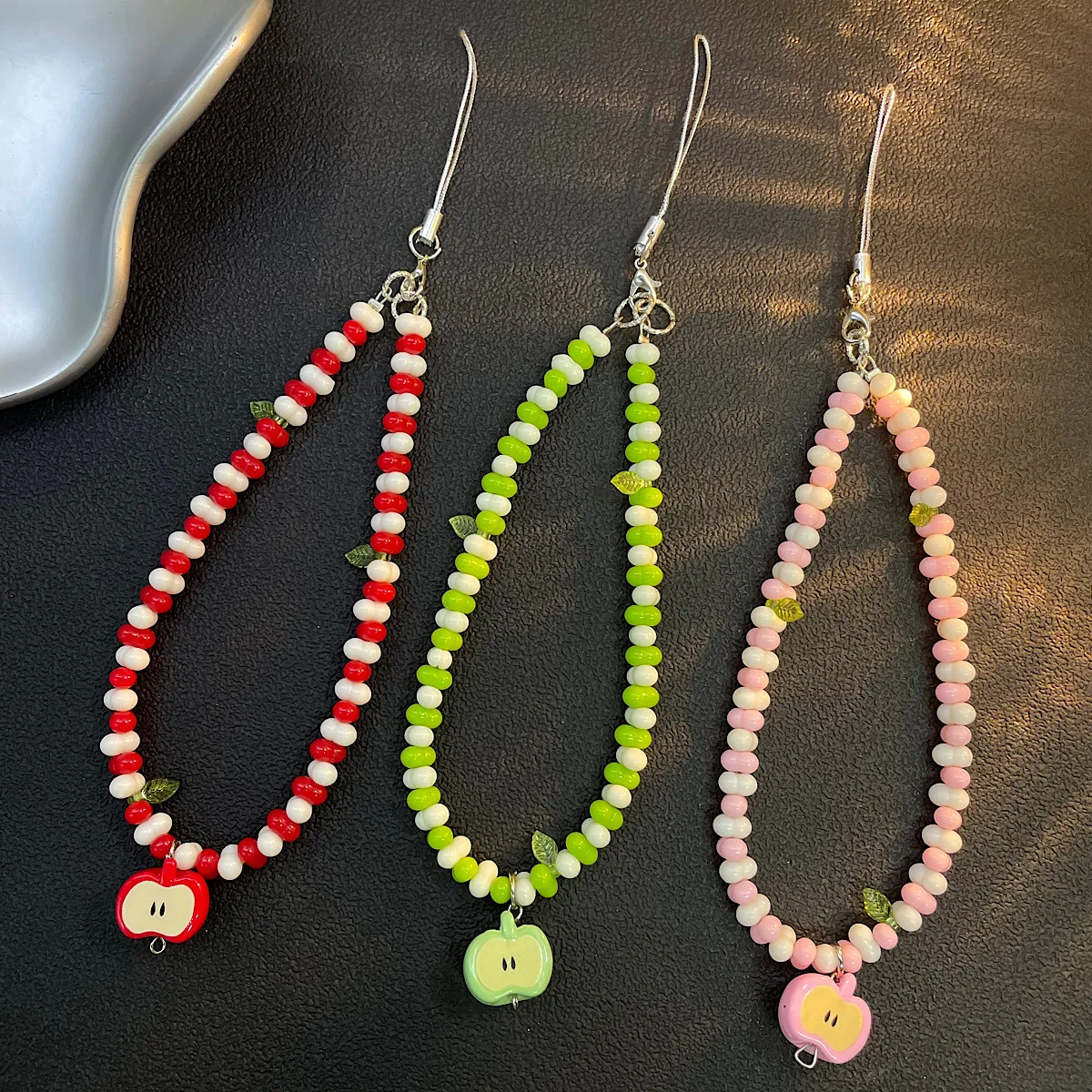 

Ins Cartoon Color Contrasting Pendant Phone Hanger Short Wrist Bead Hanger Key Bag Camera Hanger For iPhone 17 16 Samsung