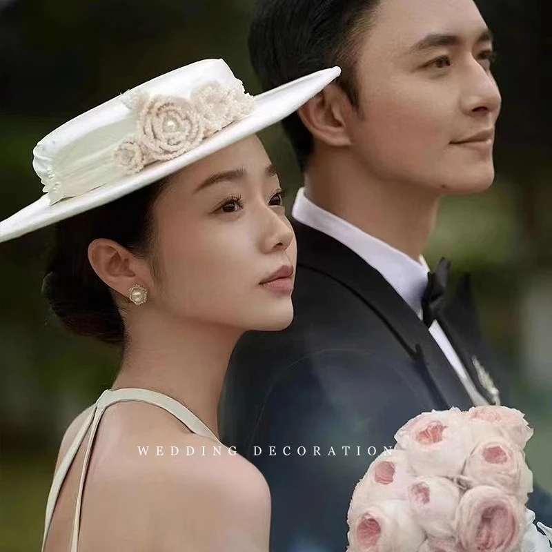 

Новая французская белая атласная свадебная шляпа с цветком, объемные свадебные аксессуары ручной работы с цветами