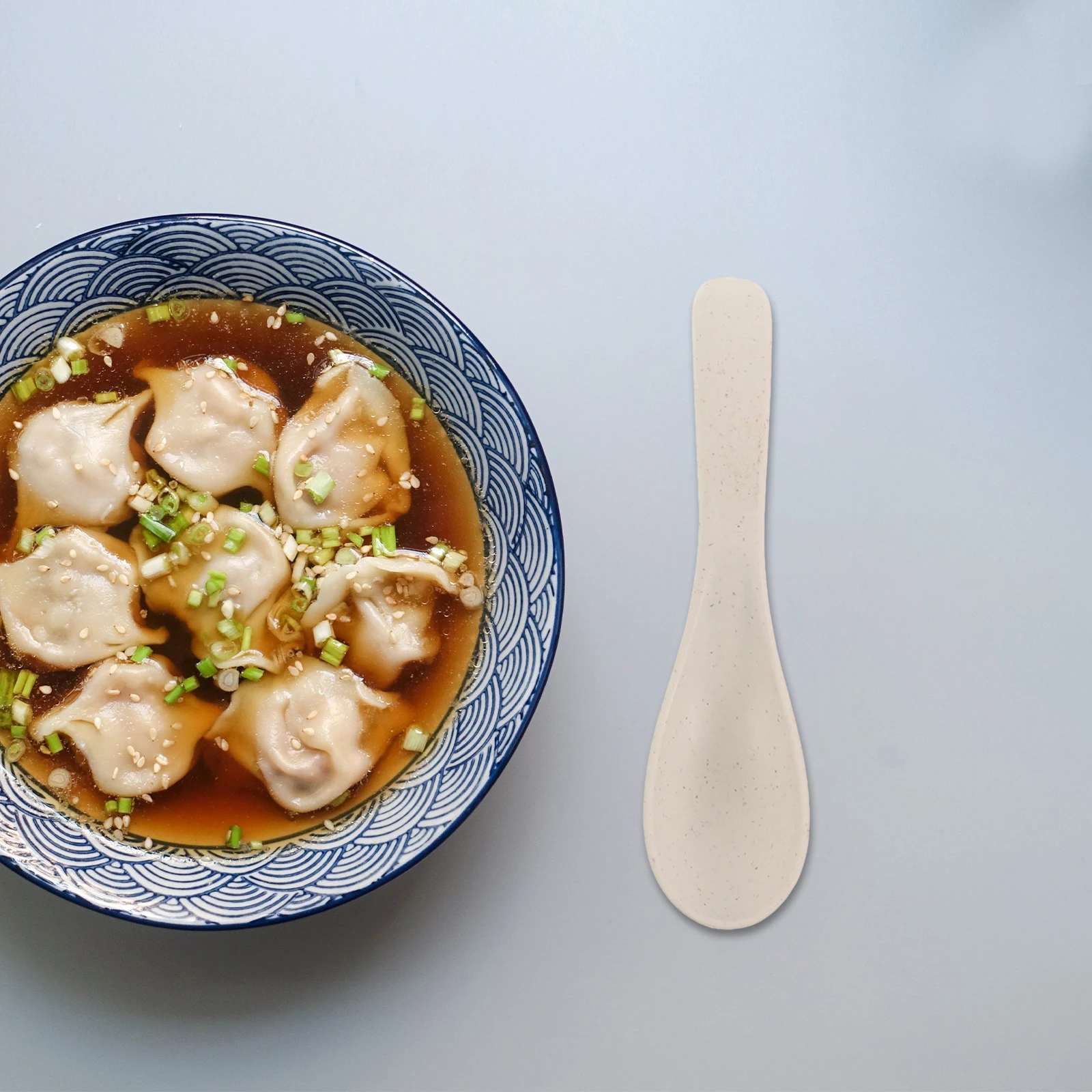 4 szt. Zestaw łyżek z słomy pszenicznej dla dzieci, kolorowe, biodegradowalne łyżki do zupy, lekkie, nietłukące się, nietoksyczne, plastikowe