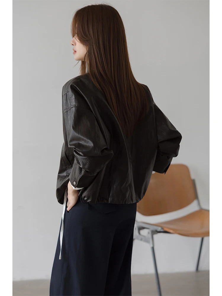 ブラウンショートジャケット レディーススタイル スタンドカラー レザーコート プレミアム感 スモールサイズ クイーンズホーム 2025新作 通勤風