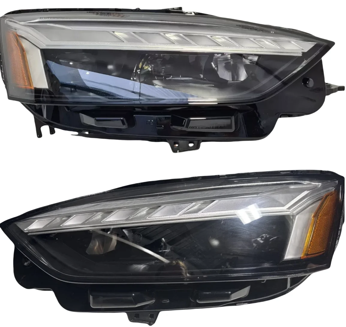 

Suitable for Audi RS5/S5/A5 Series Front Lighting Headlights Left and Right Light-emitting Assembly Diodes 8W6941039B 8W6941040B