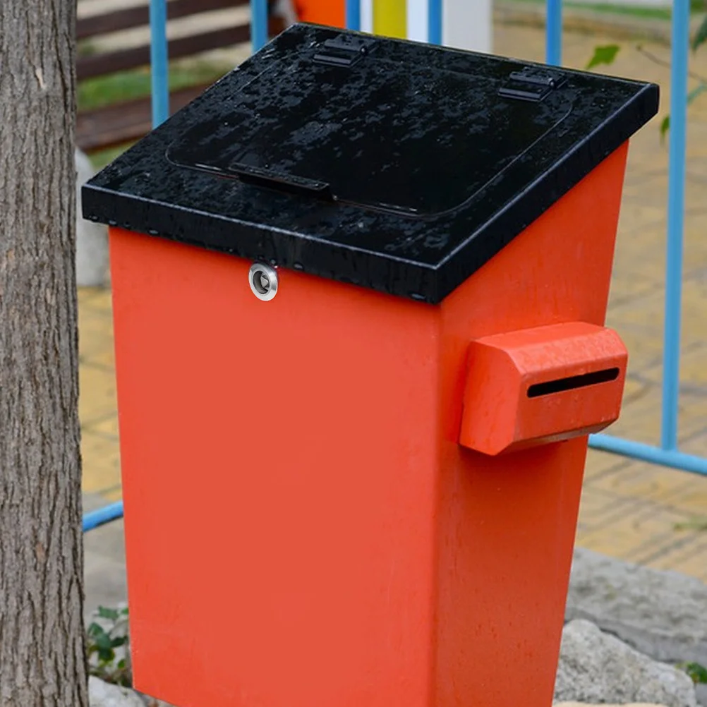 

1 Set Triangle Trash For Outdoor Security Durable Iron Garbage Can Lid With Triangular Metal Key, Waste Bin Lock For Dogs, Trash