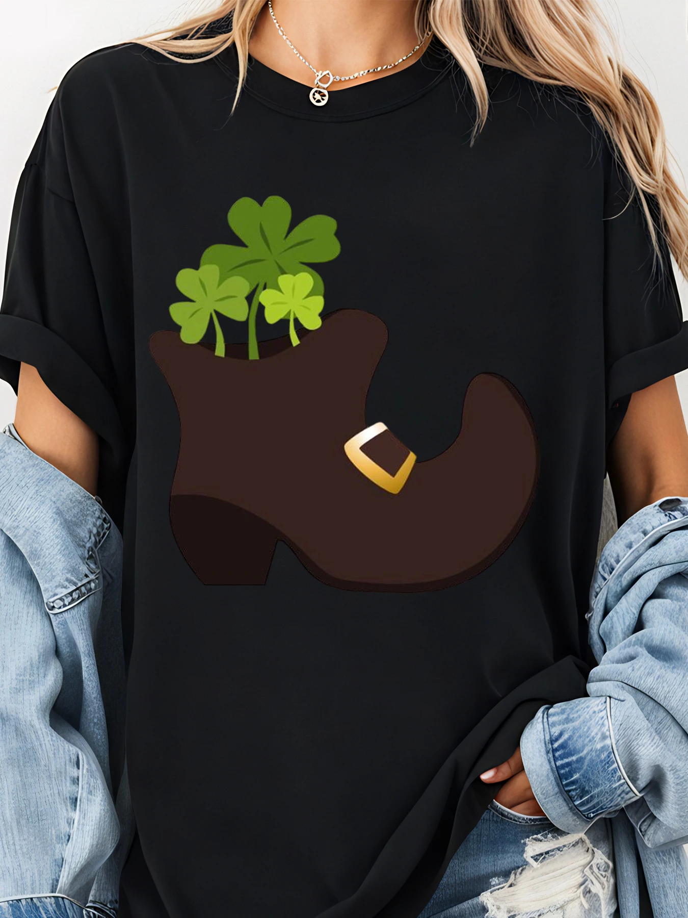 T-shirt surdimensionné imprimé botte Shamrock pour la Saint-Patrick, avec superposition de veste en jean pour un Look Streetwear décontracté