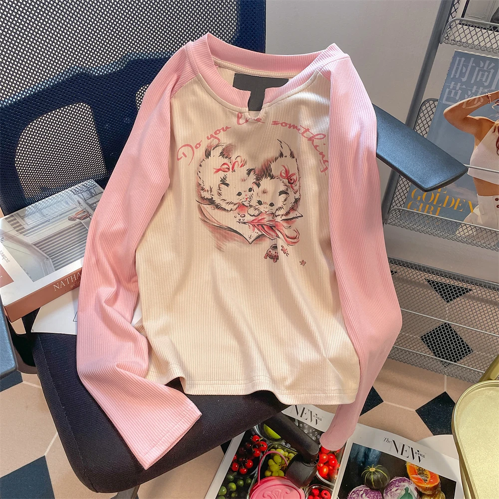 Pink cat contrast long sleeved T-shirt for women in autumn and winter slim fit raglan sleeve top with bottoming shirt vintage