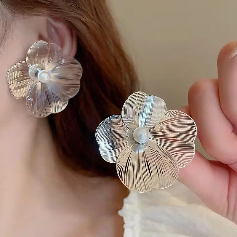 925 Silver Needle Korean Big Metal Flowers Stud Earrings For Women Personality Fashion Unique Design Brincos Wedding Jewelry O75