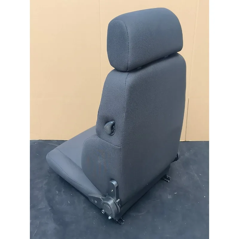 Custom-made seats with adjustable features are suitable for vintage and modern modified vehicles