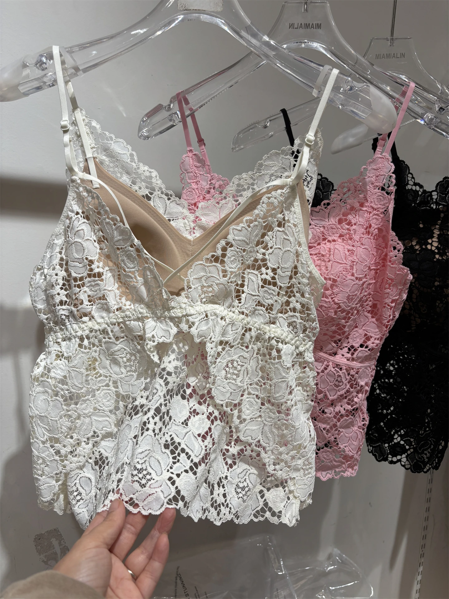 

Сексуальный кружевной топ-бюстье с фиксированными бретелями, с вырезами, для женщин, утягивающий, нижнее белье, доступен в разных цветах, дышащий нейлон