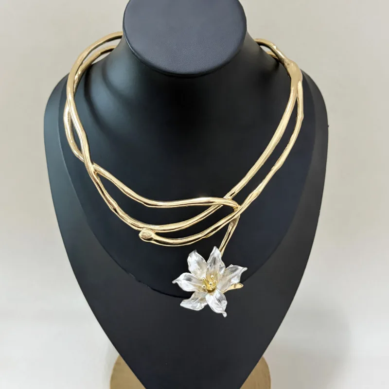 Multi-Layered Lines with An Entwined Metal Flower Necklace Women Girls Gifts Fashion Jewelry Hot Sale Party Gift 2026 New Style