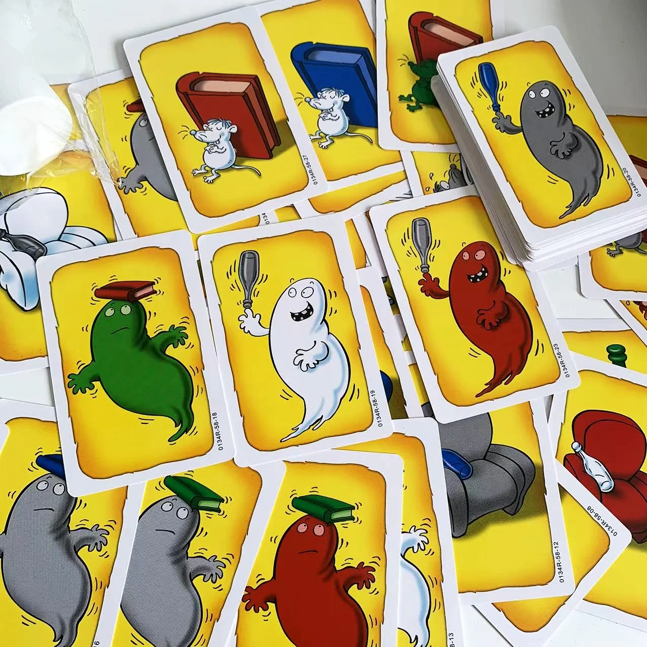 플래시 카드 콰이쇼우 가족 인터랙티브 게임처럼 번개처럼 빠른 카드 게임은 파티 활동 및 새해에 매우 적합합니다