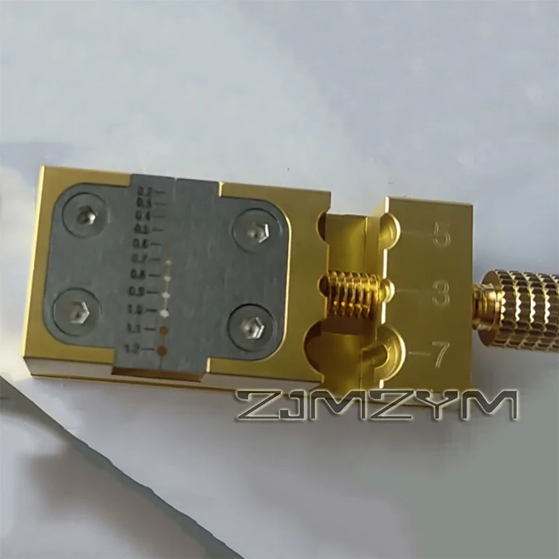 

1 шт. прочные точные настольные тиски для часов, противоскользящие стабильные цанги, инструмент для затяжки, регулировка медной резьбы, ремонт держателя головки часов