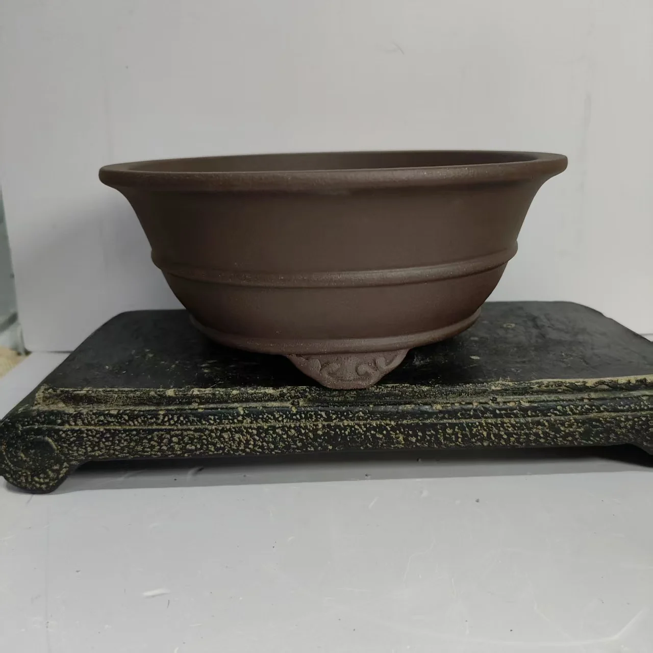 Classic Cloud Feet Unglazed Yixing Clay Bonsai Pot with Line Design
