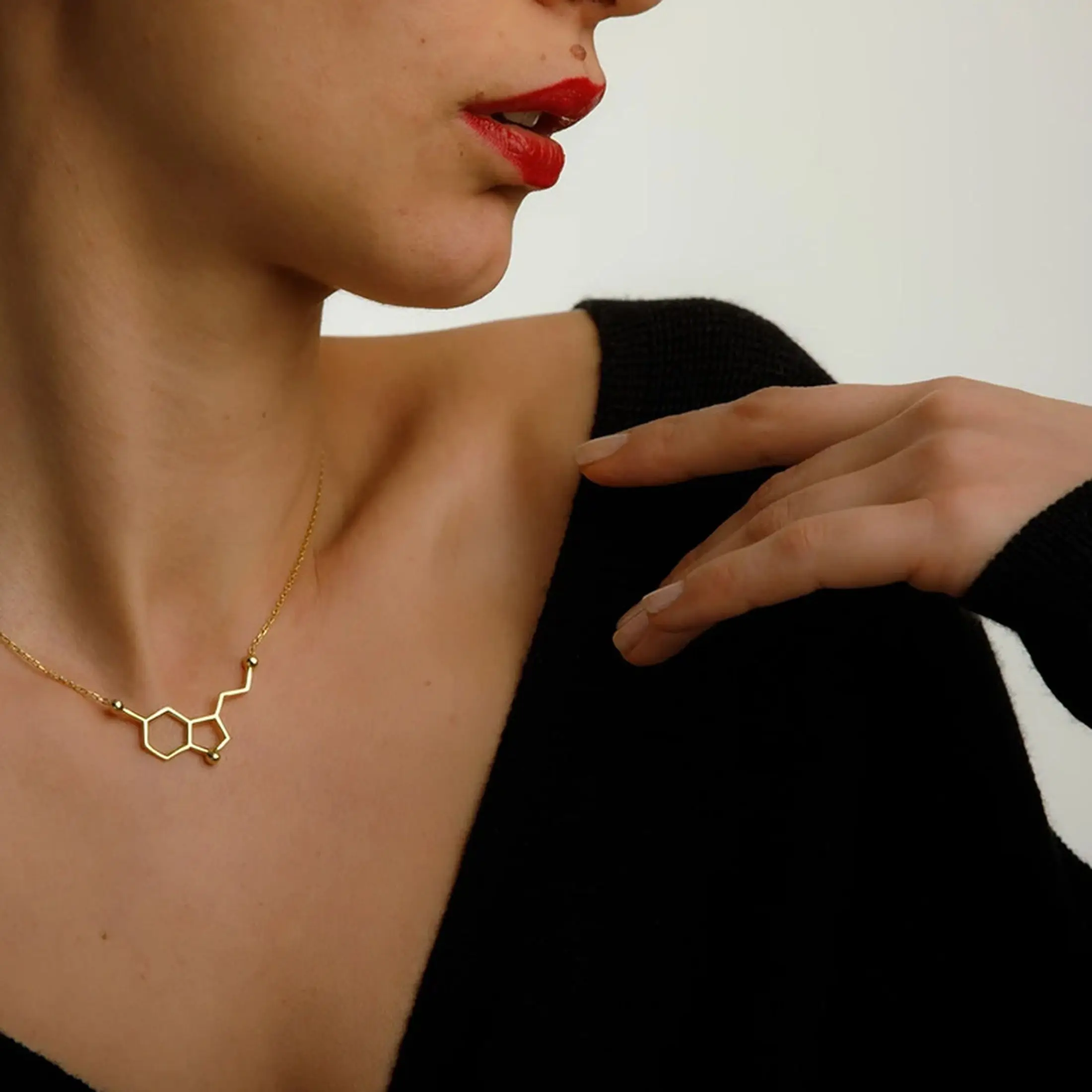Fashionable Dopamine Necklace Serotonin Molecule Necklace Hypoallergenic Stainless Steel Chemical Molecules Necklace - Image 2