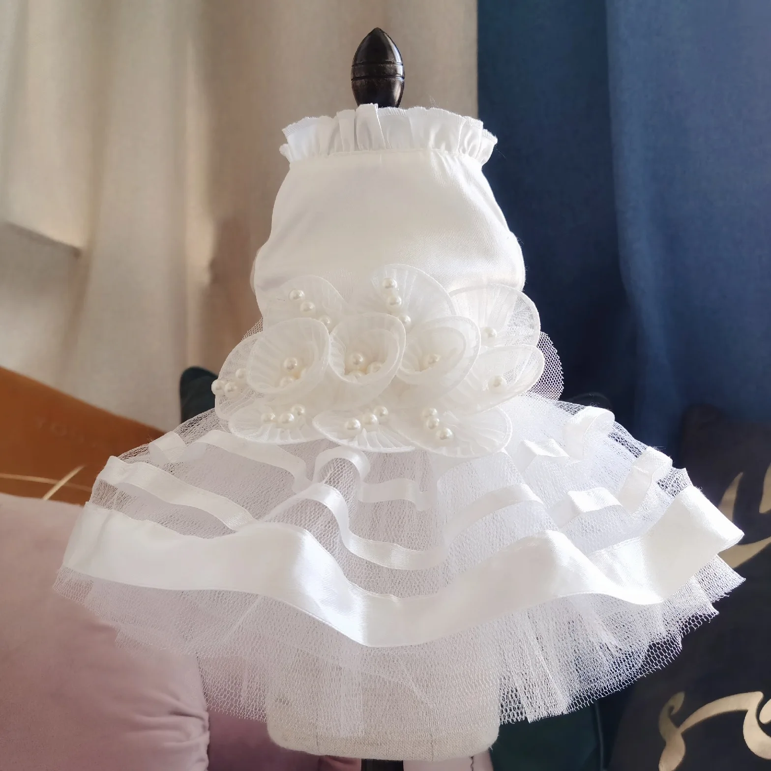 

White Three-dimensional Flower Fashion Pearl Stitching Pet Wedding Dresses Dog Clothes New Mesh Elegant Pet Clothes Cat Dress