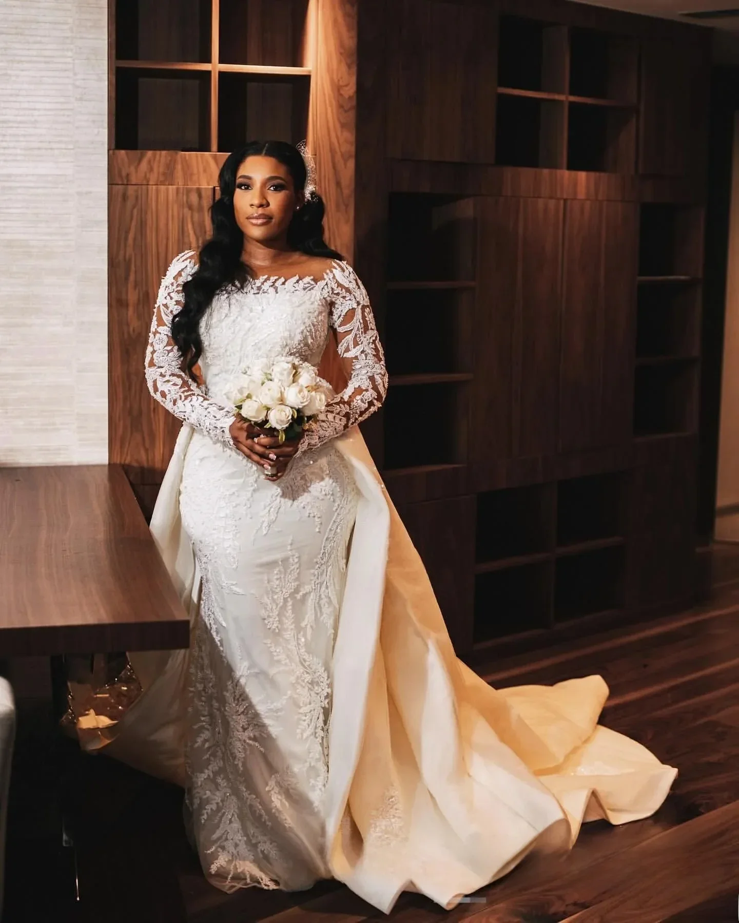 ชุดแต่งงานทรงเมอร์เมดสีขาวลูกไม้แบบอาหรับสั่งทำพิเศษ ไซส์พลัส ประดับด้วยลูกปัด พร้อมกระโปรงผ้าซาตินถอดได้