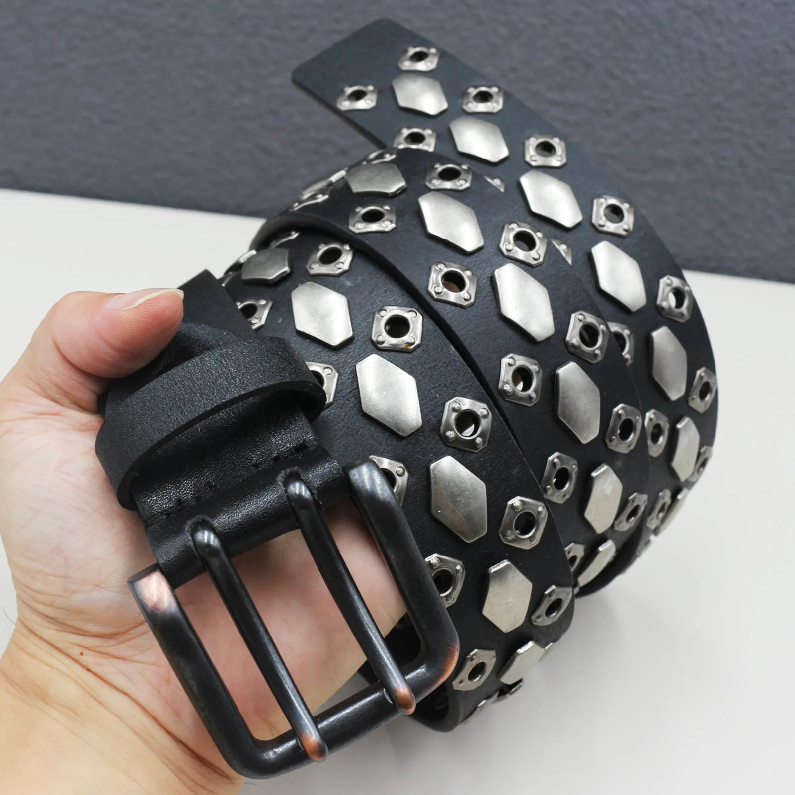 メンズダブルニードルチキンアイホールリベットベルト本革星型中空ゴシックヘビーアメリカンスタイルy2kベルト