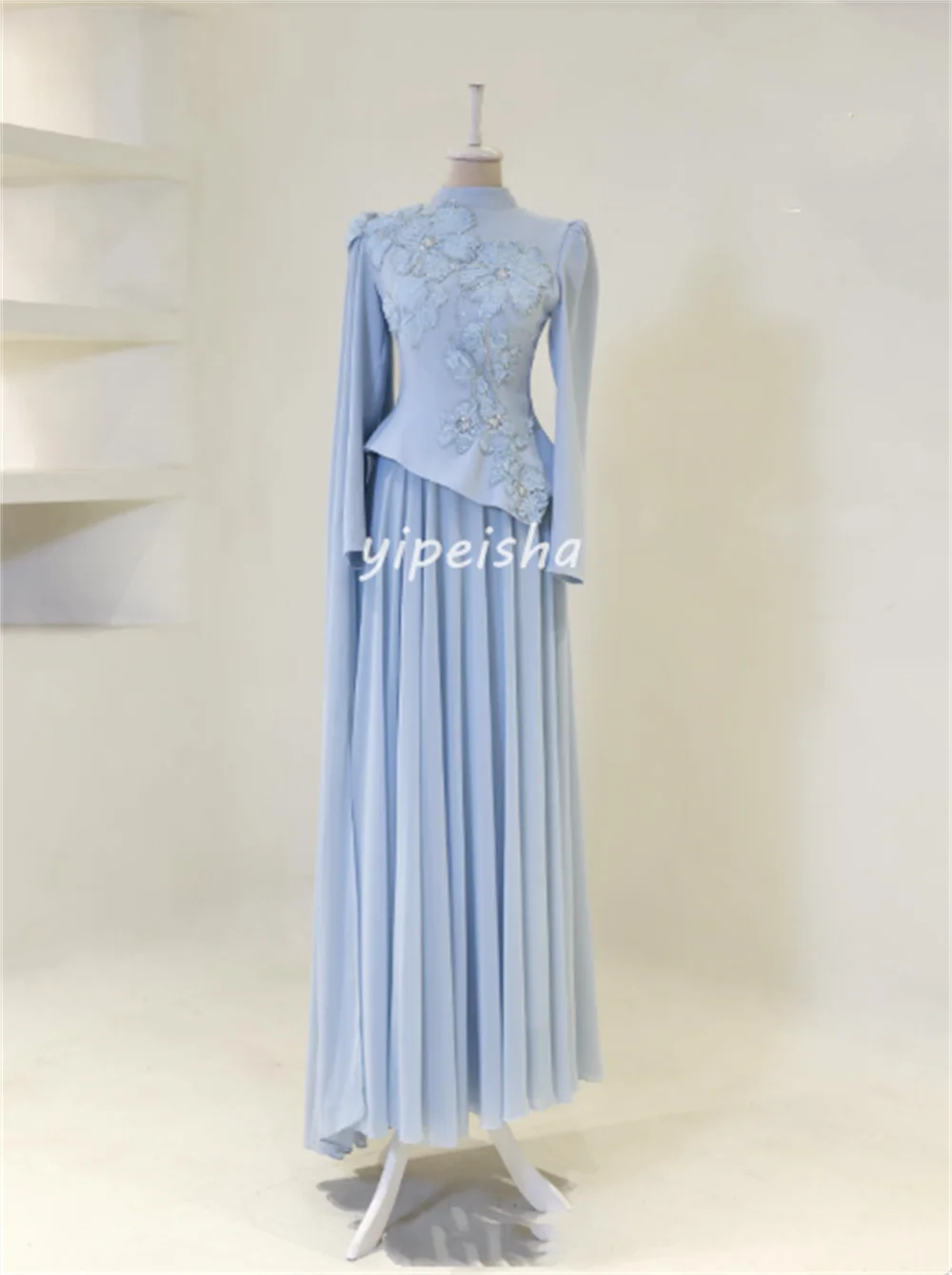 Personnalisé correspondant complexe Jersey plissé à la main fleur perles paillettes a-ligne col haut longues robes robes de soirée Sexy