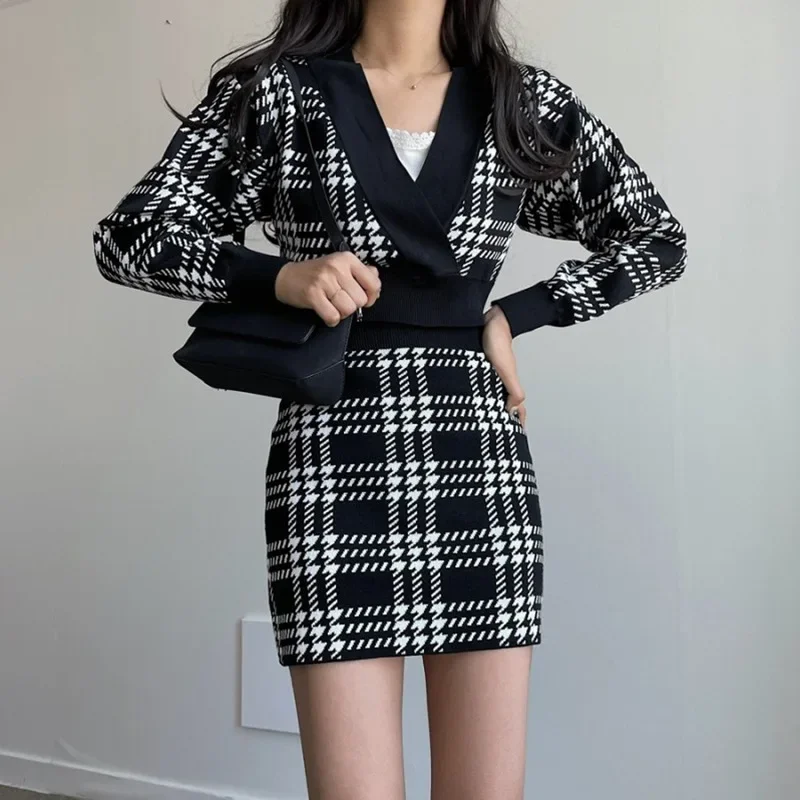 

Women's Knitted Dress 2-piece Set Long Sleeve Plaid Printed V-neck Knitted Top+Mini Skirt Set Women's Sweater Pullover Dress Set