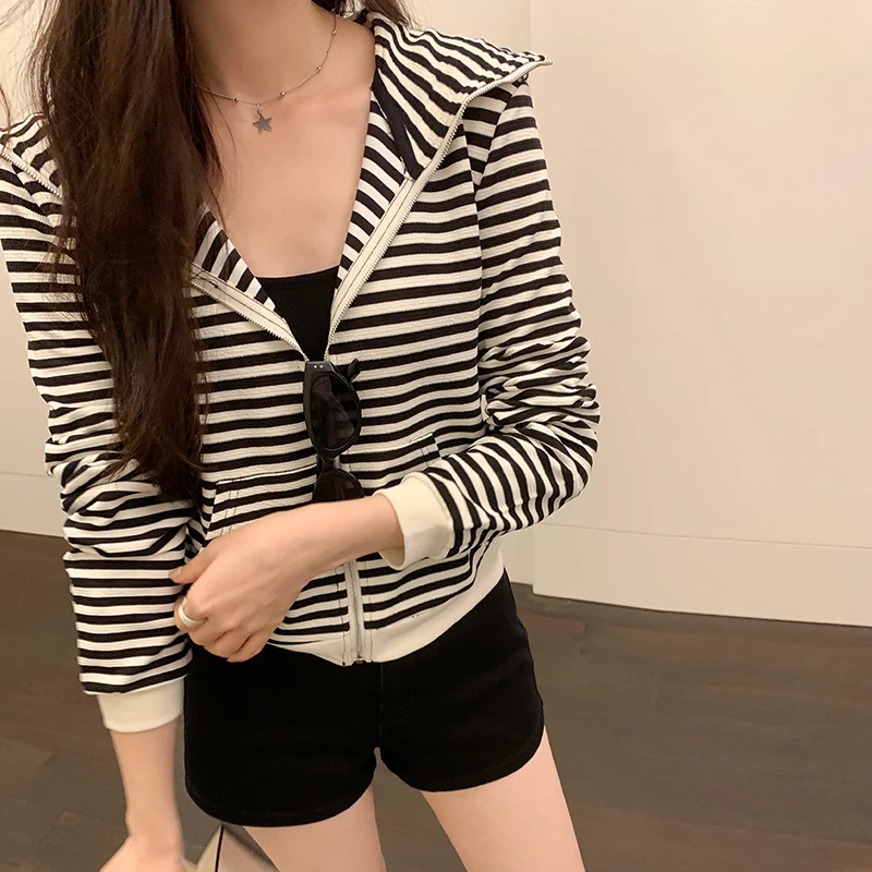 Autumn New Women Zipper Striped Hoodies Jacket Loose Casual Long Sleeved Short Hooded Sweatshirts Coat Fashionable Versatile