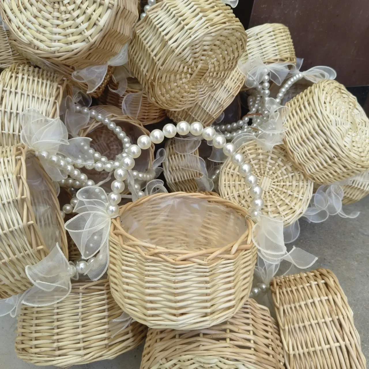 20pcs Set of Rattan Flower Basket with Pearl Handle, Bow Woven Gift Bag, Wedding Activity Party Photography Decoration Props