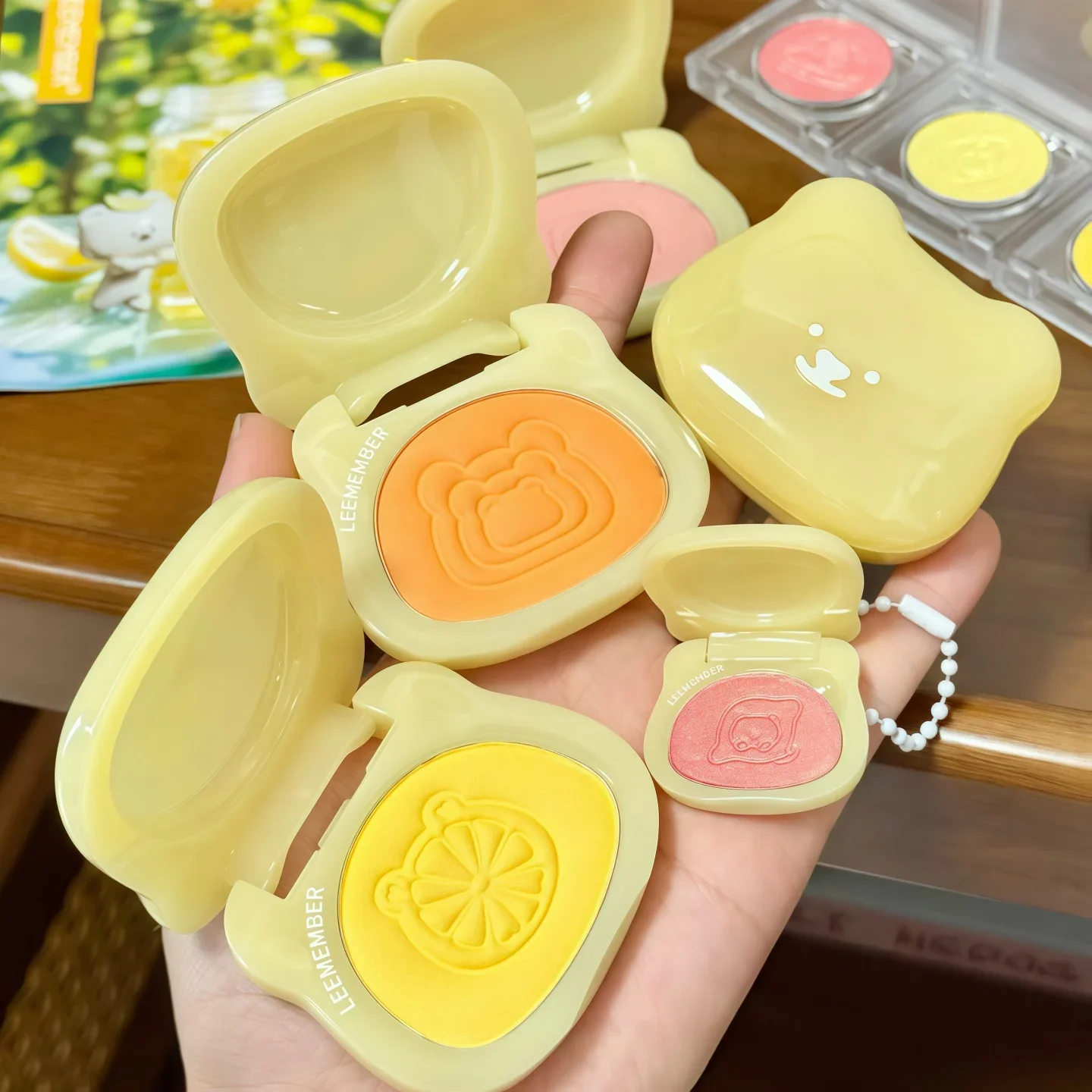 

LEEMEMBER Summer Lemon Soda Satin Multipurpose Cream Monochrome Eyeshadow Yellow Orange Blusher Cheek Makeup