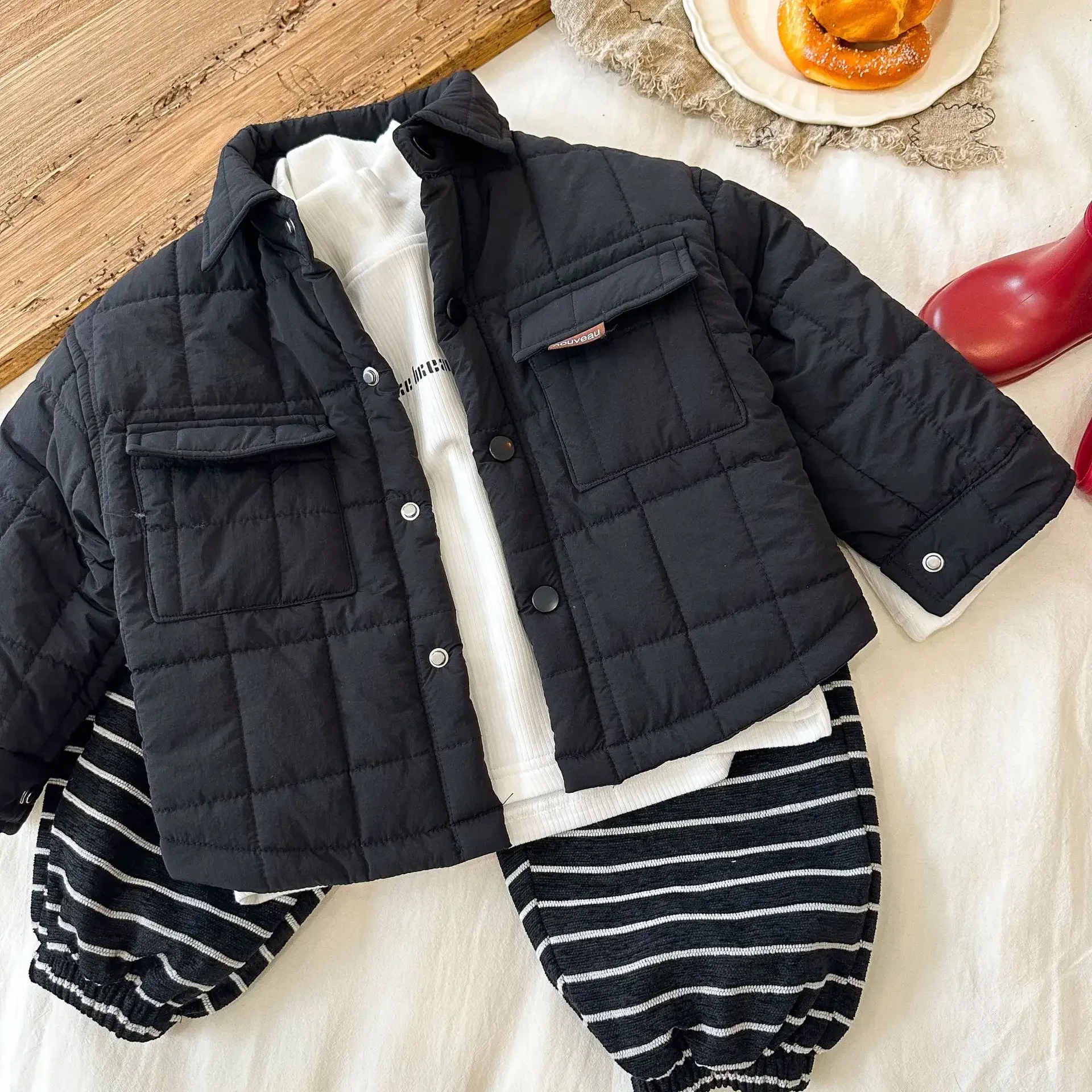 Kinder Baumwolle gefütterte Mantel 2023 Herbst Winter Neue Modische Jungen und Mädchen Einfarbig Baby Kurze Tasche Warme Jacke