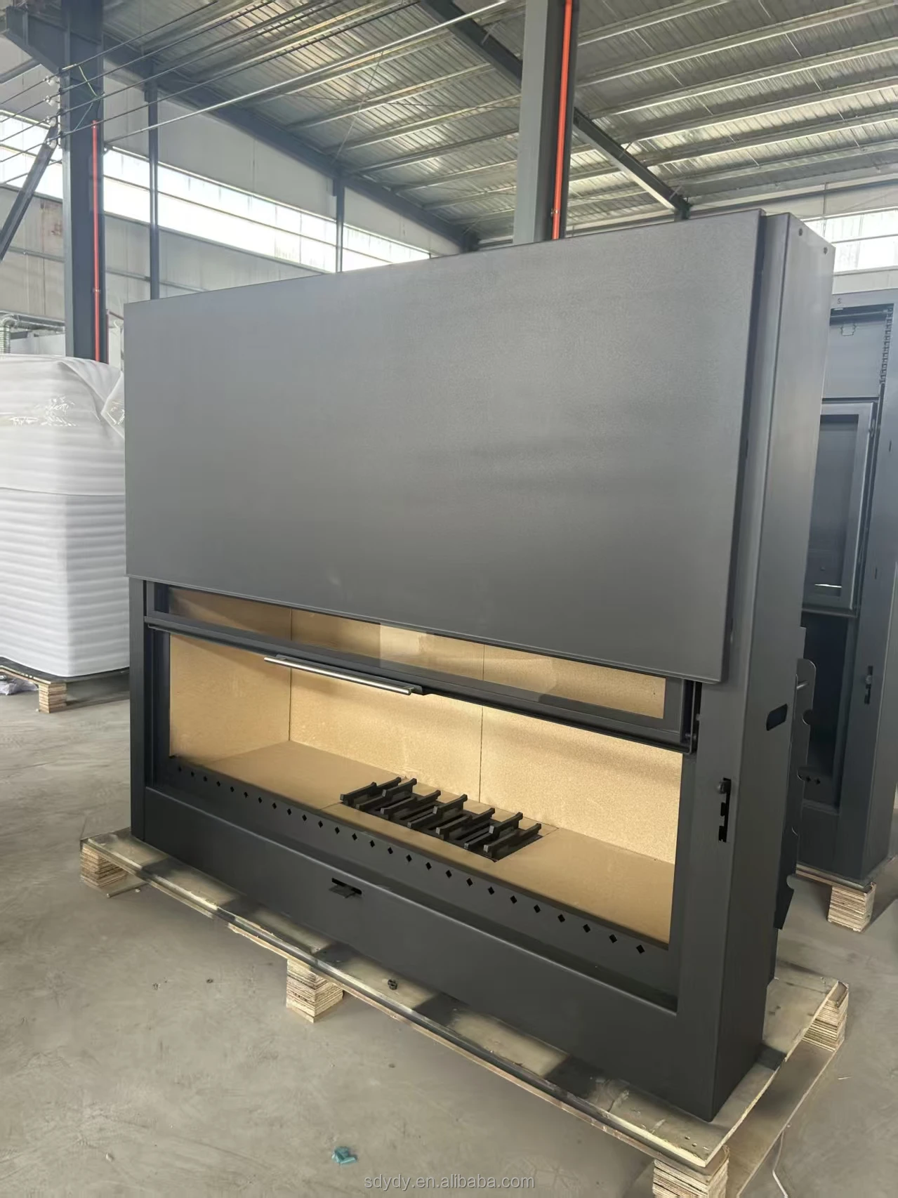 Modern European Steel Wood Fireplace Insert Real Flame Matte Black for Indoor Use Hotels Apartments