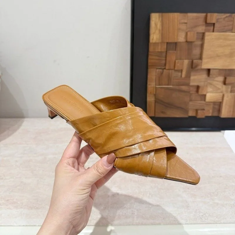 

Women's Summer Outdoor Wear 2026 New Fashionable One Foot Toe Pointed Niche Soft Leather Slippers