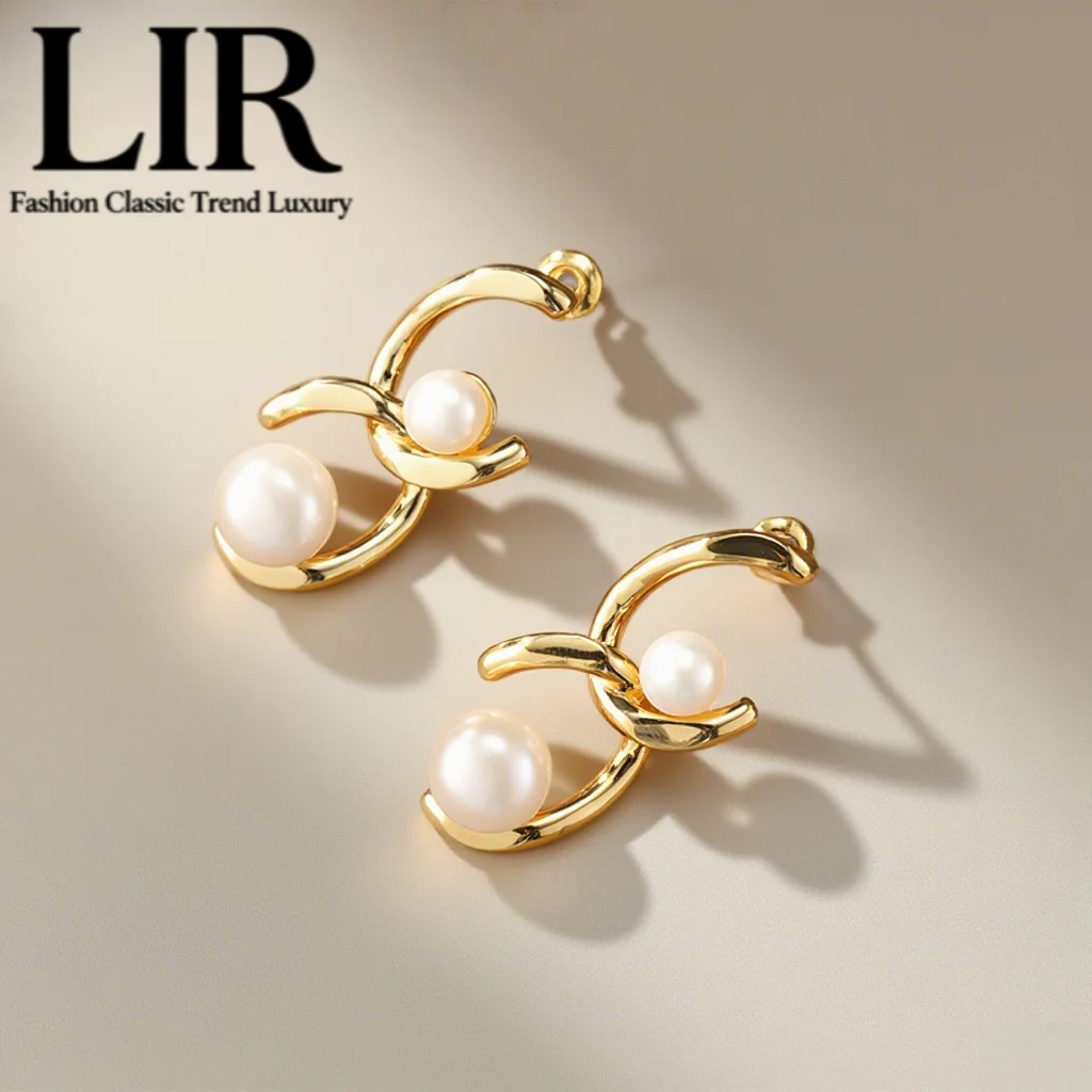 

LIR French Style Freshwater Pearl Earrings: Minimalist Hoop Design, Classic Geometric Face - Flattering