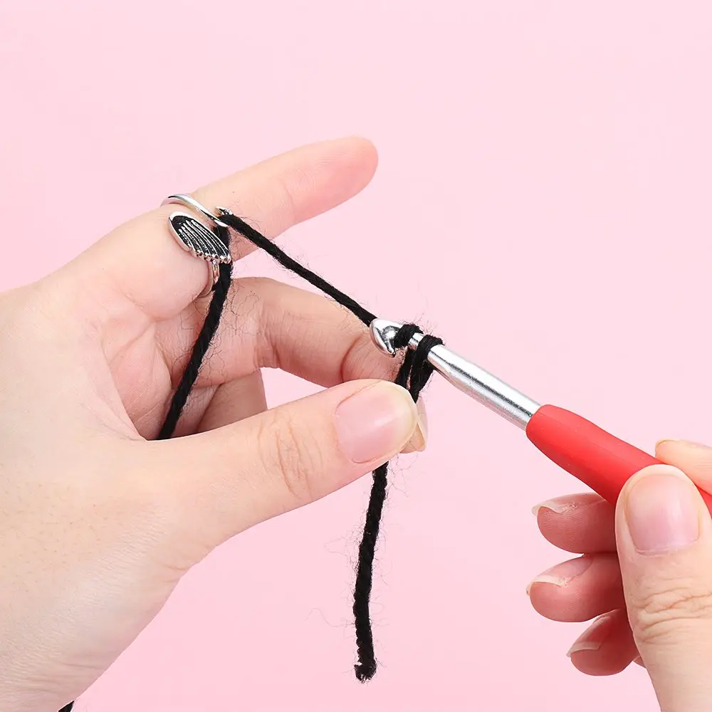 Household Swan Adjustable Knitting Tools Yarn Guides Knitting Loop Crochet Ring Thimble Ring Finger Wear
