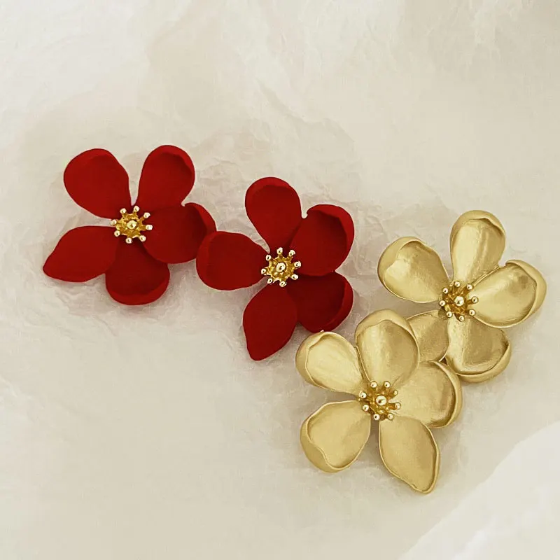 Vintage Gold Color Matte Texture Metal Flower Earrings for Women Girls Fashion Party Jewelry Gifts 2024