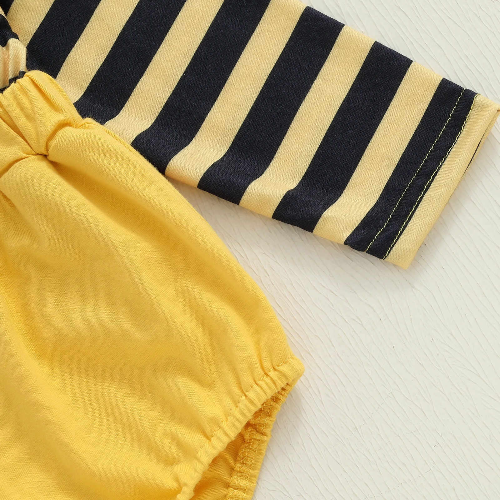 طقم ملابس خريفي للفتيات الرضع من عمر 0 إلى 18 شهرًا بأكمام طويلة مطرز بالنحلة مع عصابة رأس على شكل فيونكة