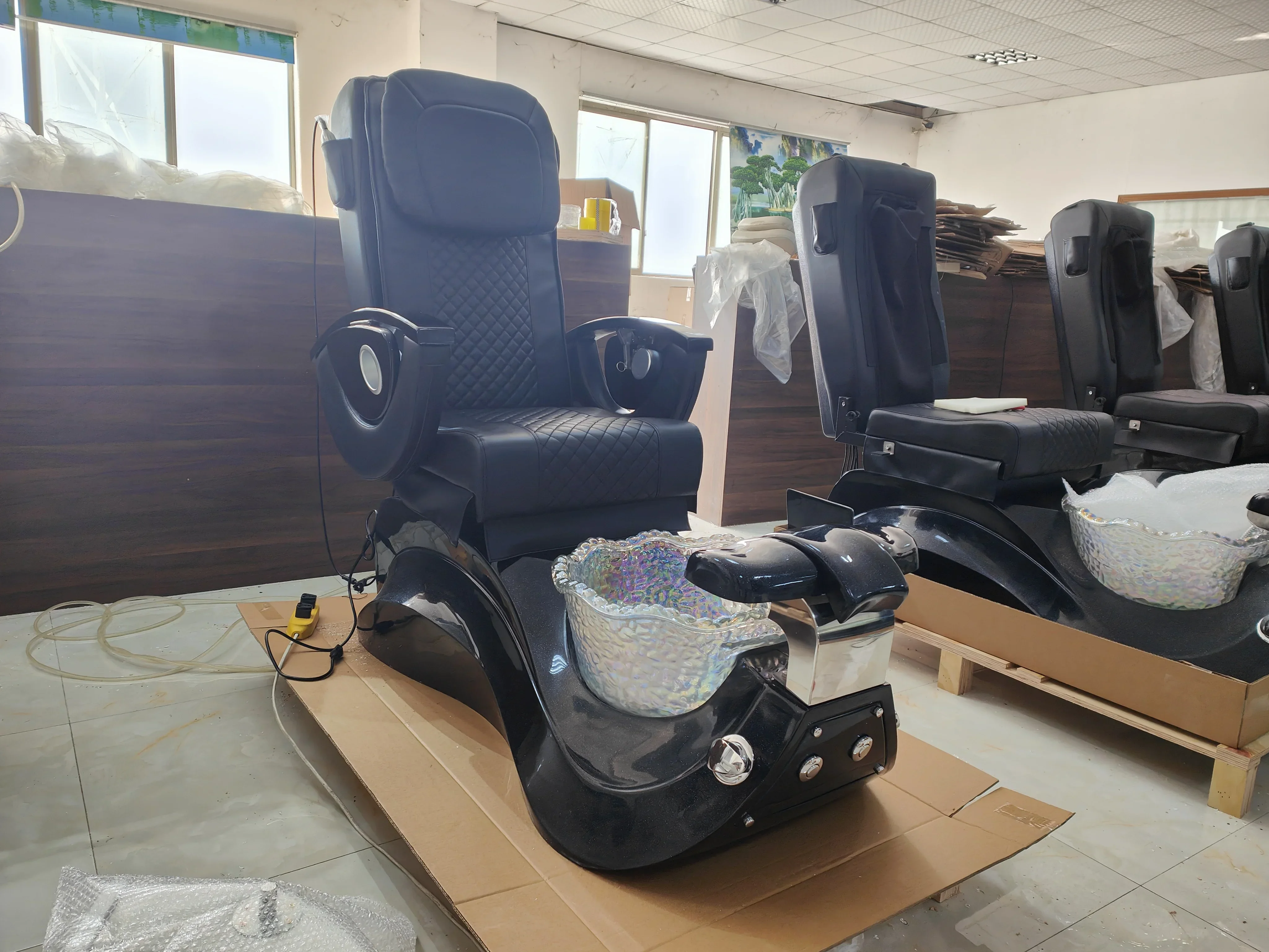 Corona Factory Direct Sale Luxury Nail Salon Equipment Pedicure Manicure Chair Foot Spa Massage Chairs for Sale US Warehouse