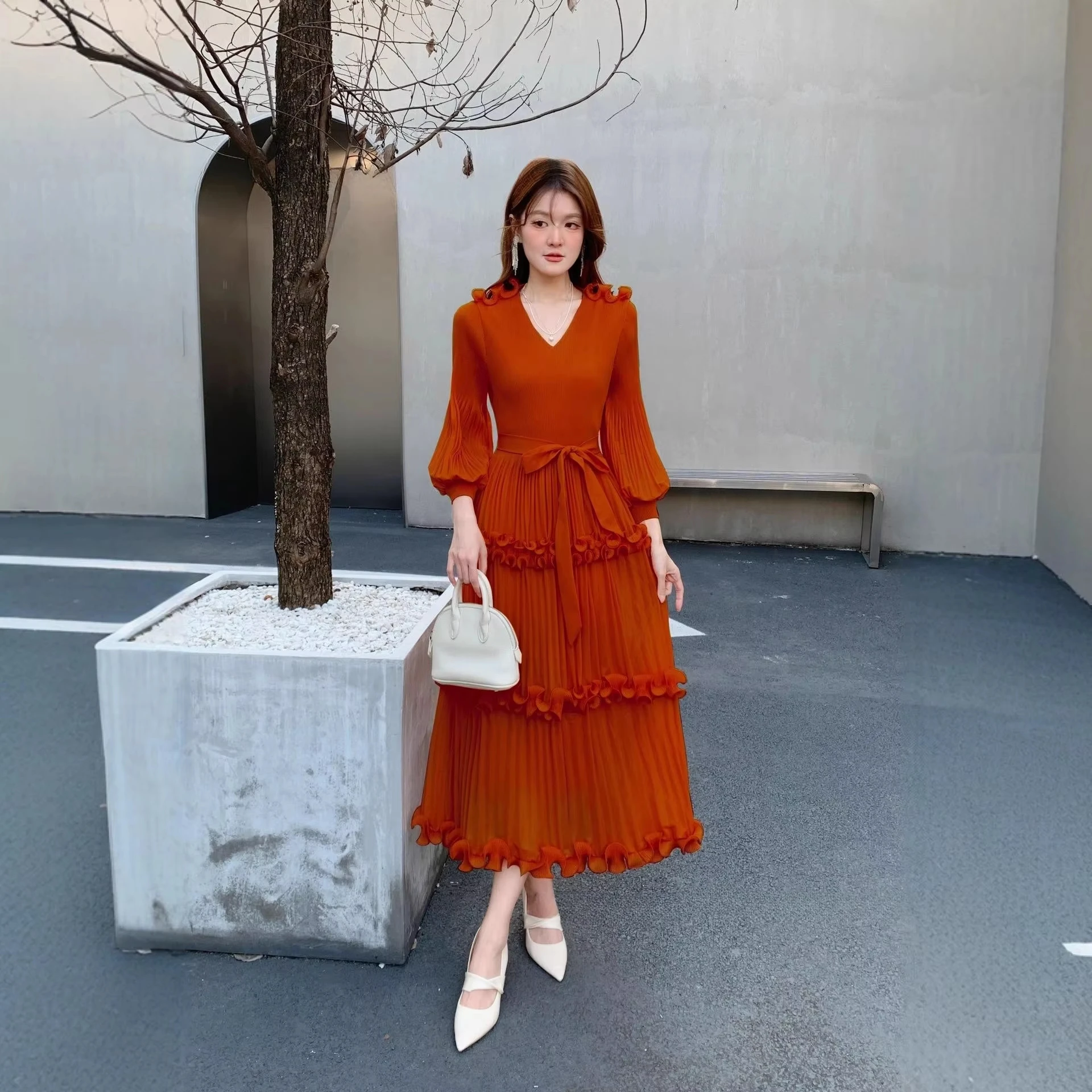 Miyake plissé ample col en v robe mode gâteau robe tempérament élégant mince robe pour femmes 2025 nouveau