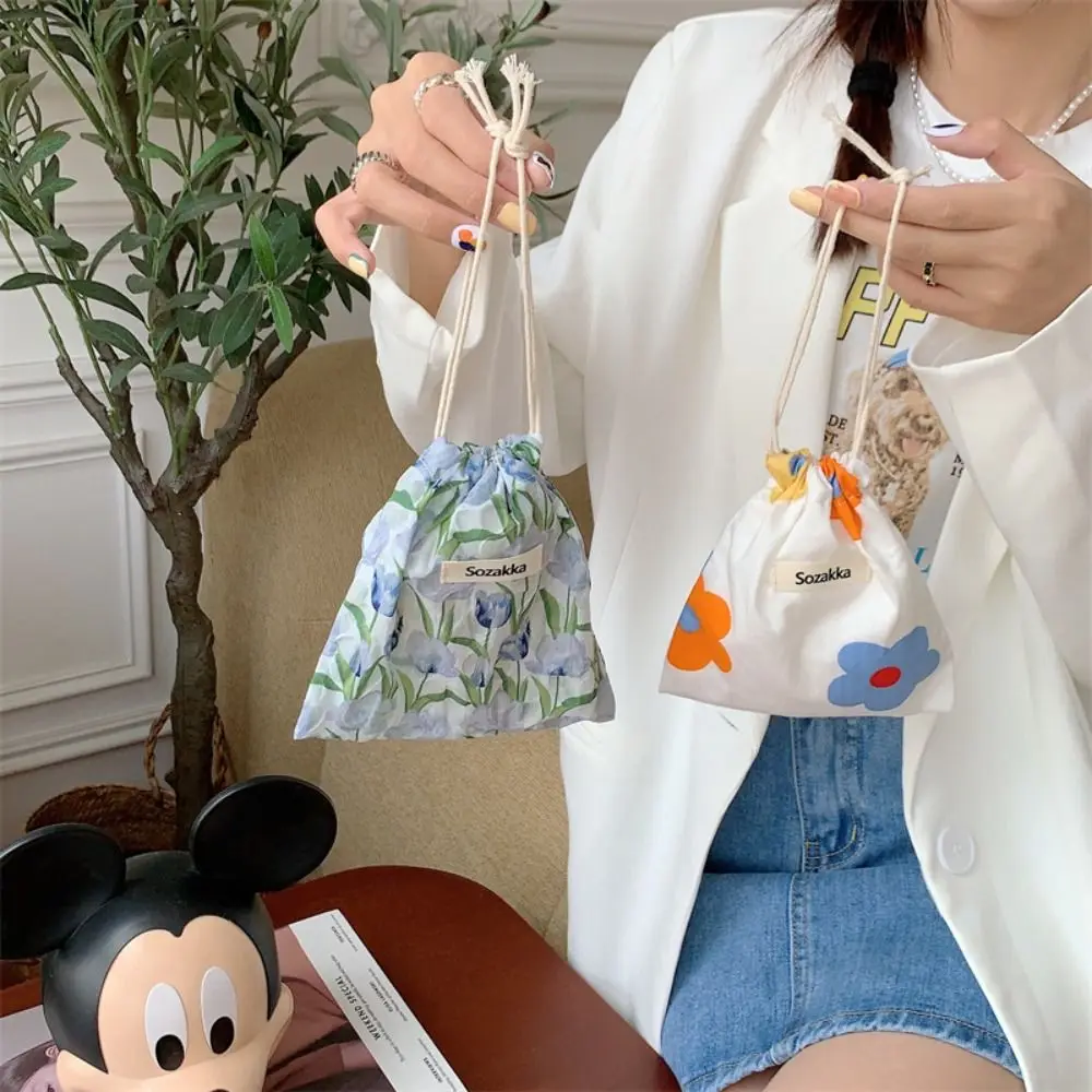Urocza torebka na torba w kwiatki z tkaniny damska torba na portmonetka na monety Kawaii kosmetyczka podróżna torba ze sznurkiem