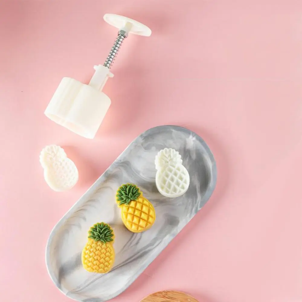 

2pcs/set Household Strawberry/Pineapple/Cat Paw Shape Mooncake Mold Embossed 3D Cookie Mold DIY Hand-Press Pastry Mold Bakery