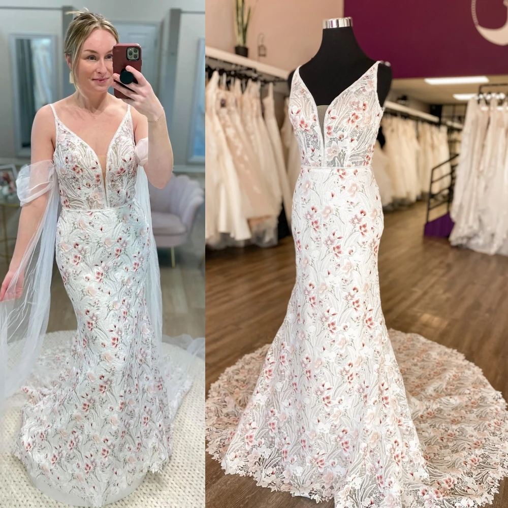 Vestido de novia de encaje Floral para novia, vestido de novia bohemio con escote en V profundo, vestido de novia colorido, tren largo cubierto con botones, 2024