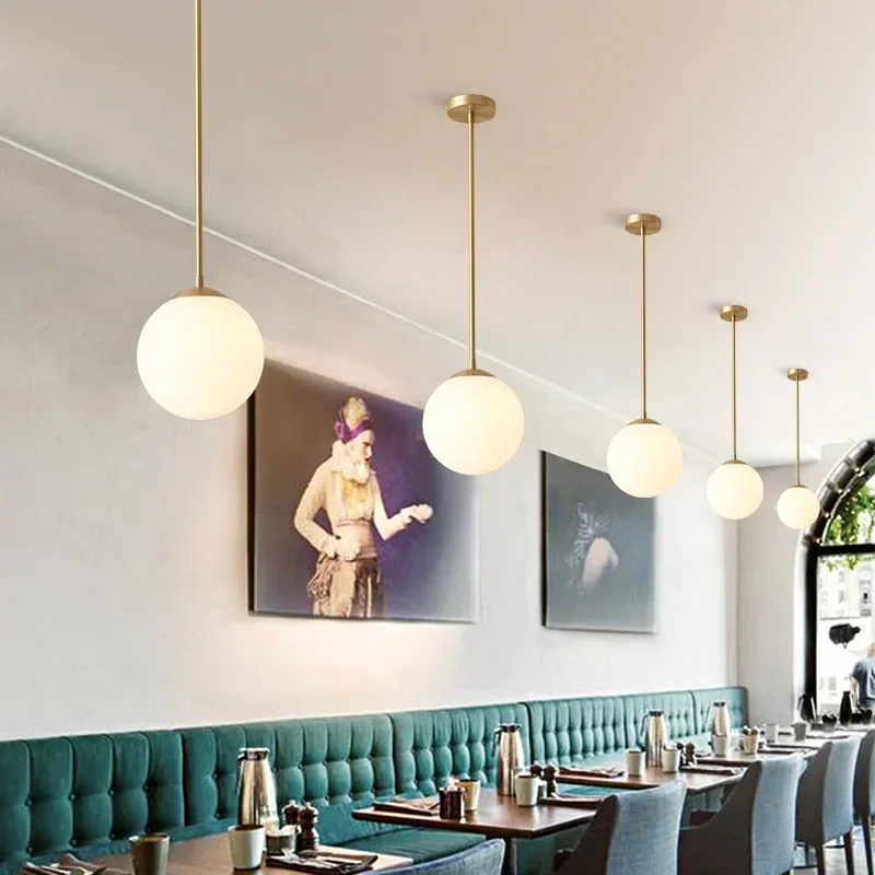 Lampe LED Suspendue en Forme de Boule de Verre au Design Nordique, Luminaire Décoratif d'Nik, Idéal pour une Salle à Manger, un Restaurant ou un Bar