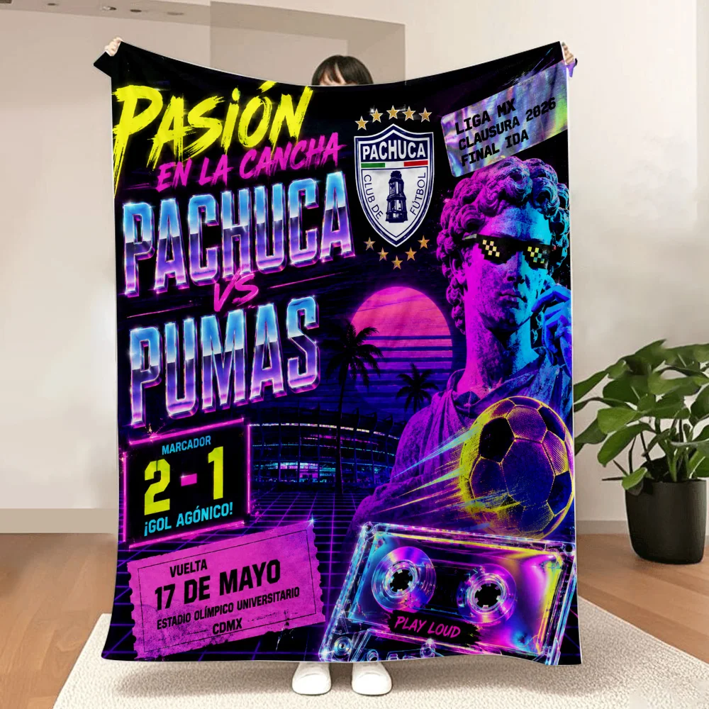 Manta para aficionados al fútbol mexicano — Diseño retrofuturista Synthwave de la Liga MX Clausura 2026 Pachuca vs Pumas con degradados de neón, perfecta