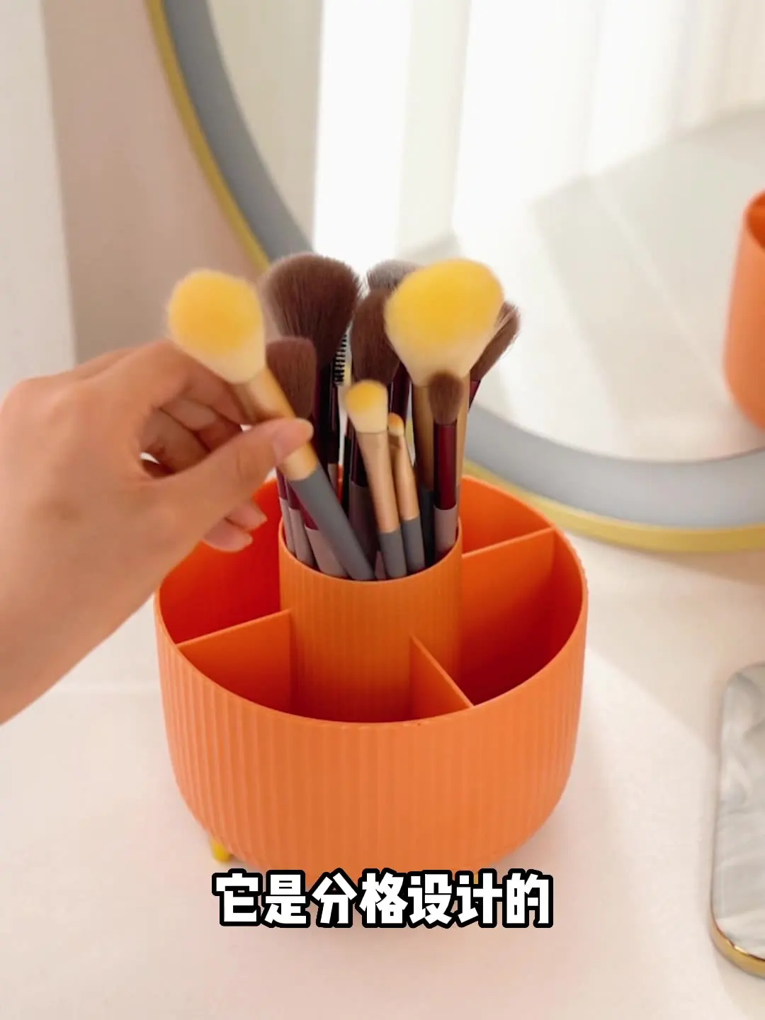 

Rotary Makeup Storage Box: The Ultimate Dust Proof Solution with Makeup Brush Storage Cylinder