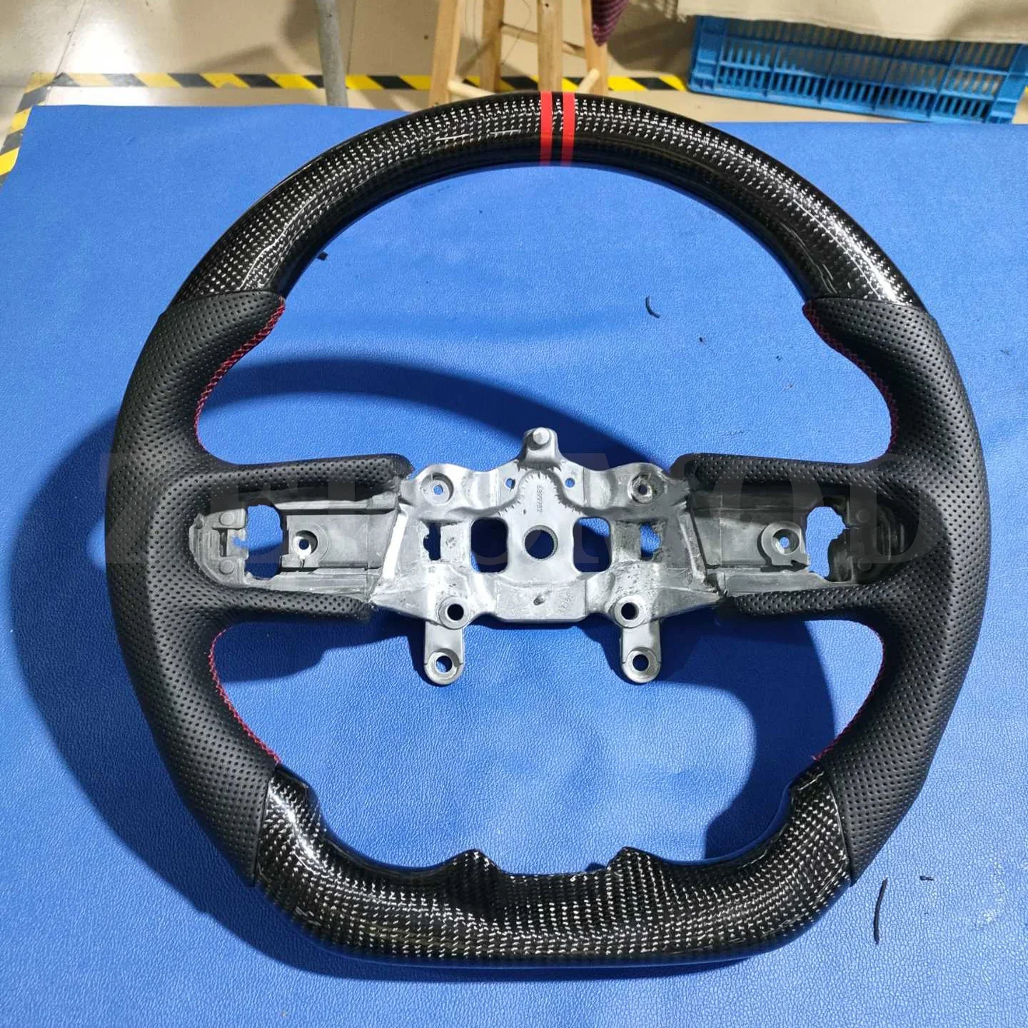 Carbon Fiber Car Steering Wheel Perforated Leather For Jeep Wrangler JL 2018-2019 Models Sport Wheel