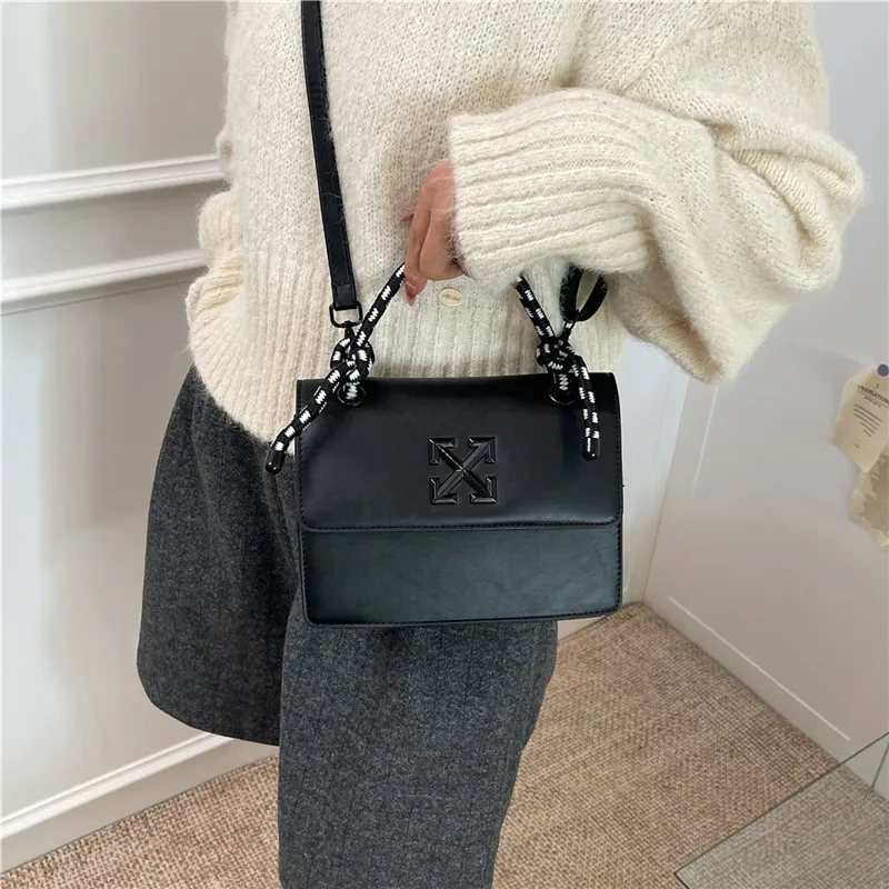 

Fashion Paris Designer Portable Small Square Bag Women's Bag Large Capacity Light Luxury Niche Casual Shoulder Messenger Bag