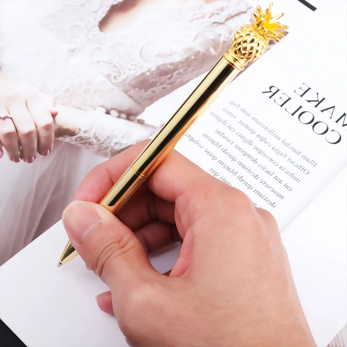 

Cute Electroplating Gold Pen Reflective Metal Ball Office Ballpoint