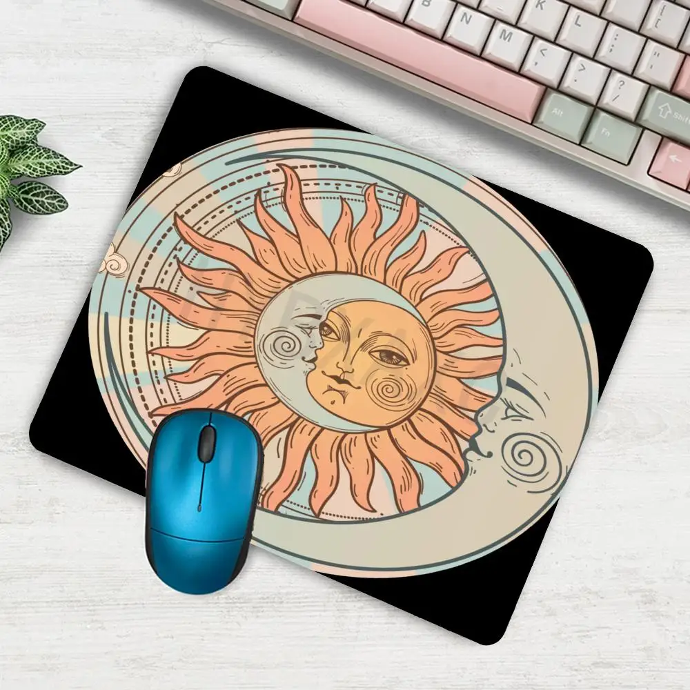 

HYBXAXC Boho Sun Tarot Print Small Mouse Pad, Non-Slip Desk Mat, Durable Base for Office & Gaming