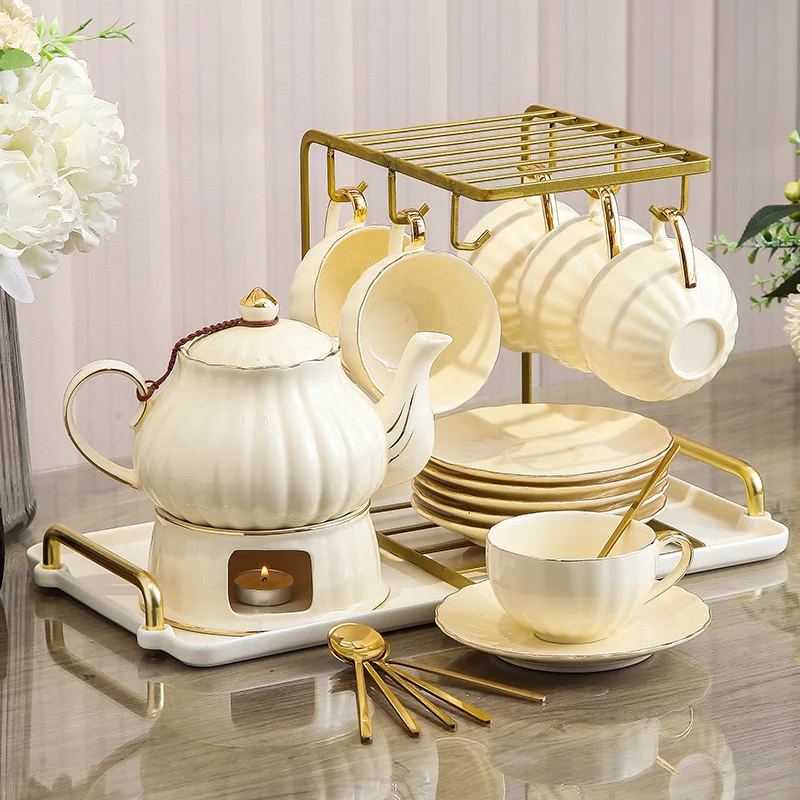 Set cangkir kopi Inggris, teko bunga rebus kaca sederhana, dan set buah