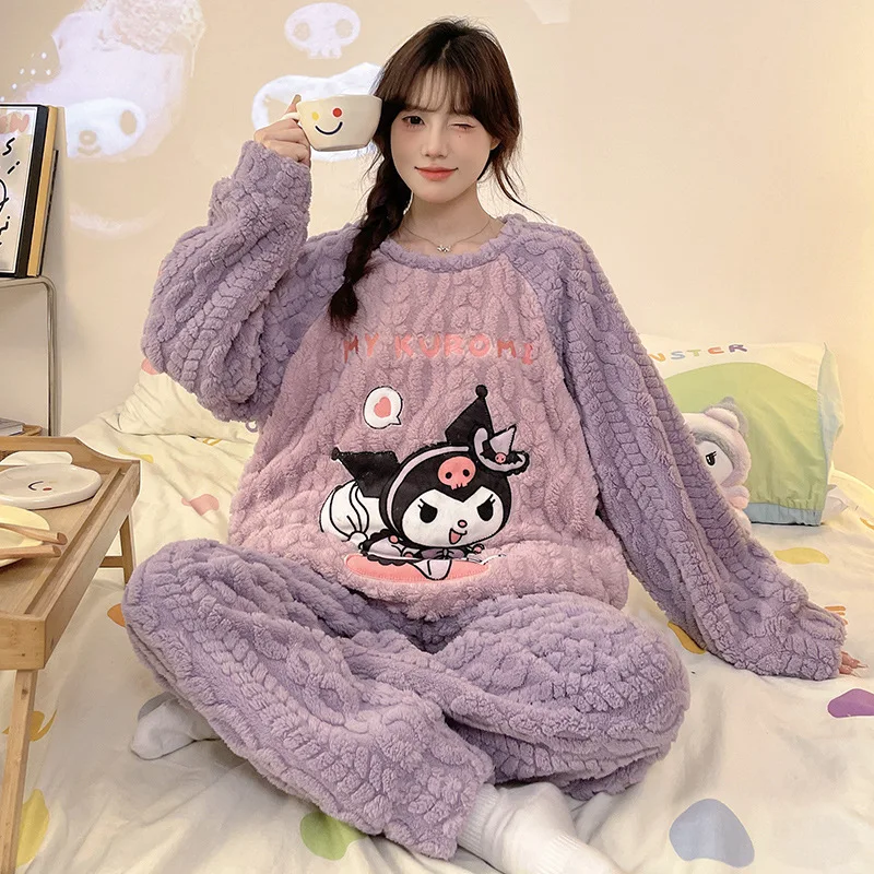 

Женский плюшевый пижамный комплект Kuromi Kawaii с героями мультфильмов Sanrio, аниме Cinnamoroll, домашняя одежда из кораллового флиса, утепленная ночная рубашка для девочек, топы, брюки