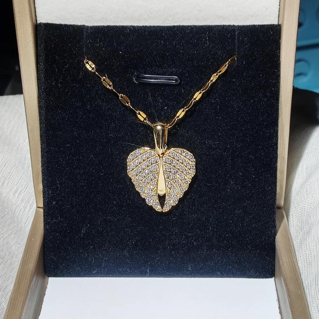 Stylish Copper Micro-inlaid Zircon Heart Angel Wing Necklace with Feather Wings