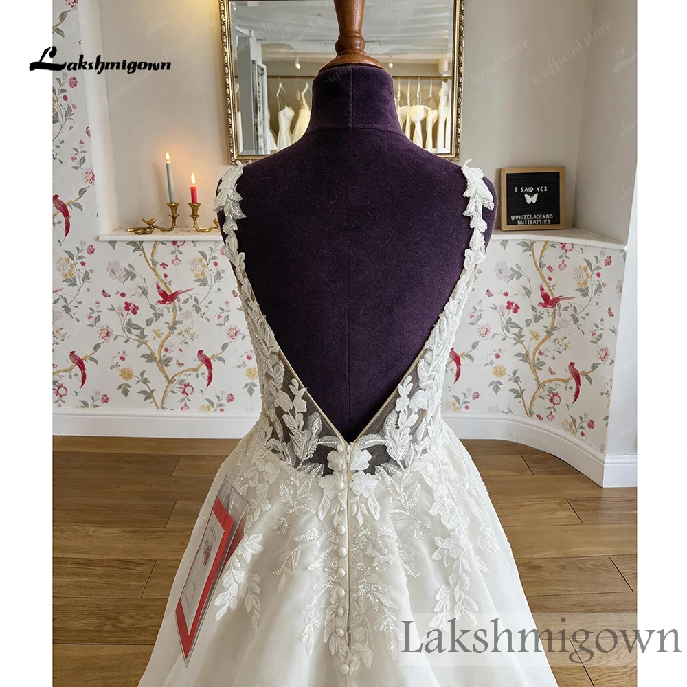 Lakshmigown A-Linien-Brautkleid aus Organza mit Spaghettiträgern, floraler Spitze und Perlenbesatz, tiefem V-Ausschnitt am Rücken und Schleppe, nach Maß anfertigbar – Detail 6