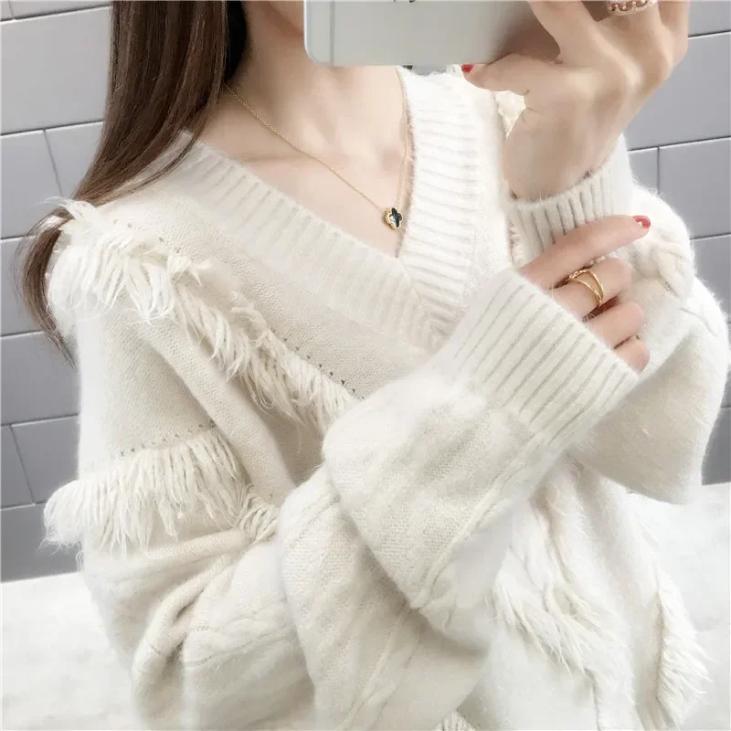 2024 musim gugur/musim dingin wanita baru V-neck warna Solid Pullover Fashion Sweater gaya malas rumbai rajut Underlay seru Off