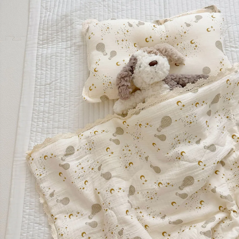 piumino-in-cotone-per-bambini-con-mongolfiera-e-set-di-cuscini