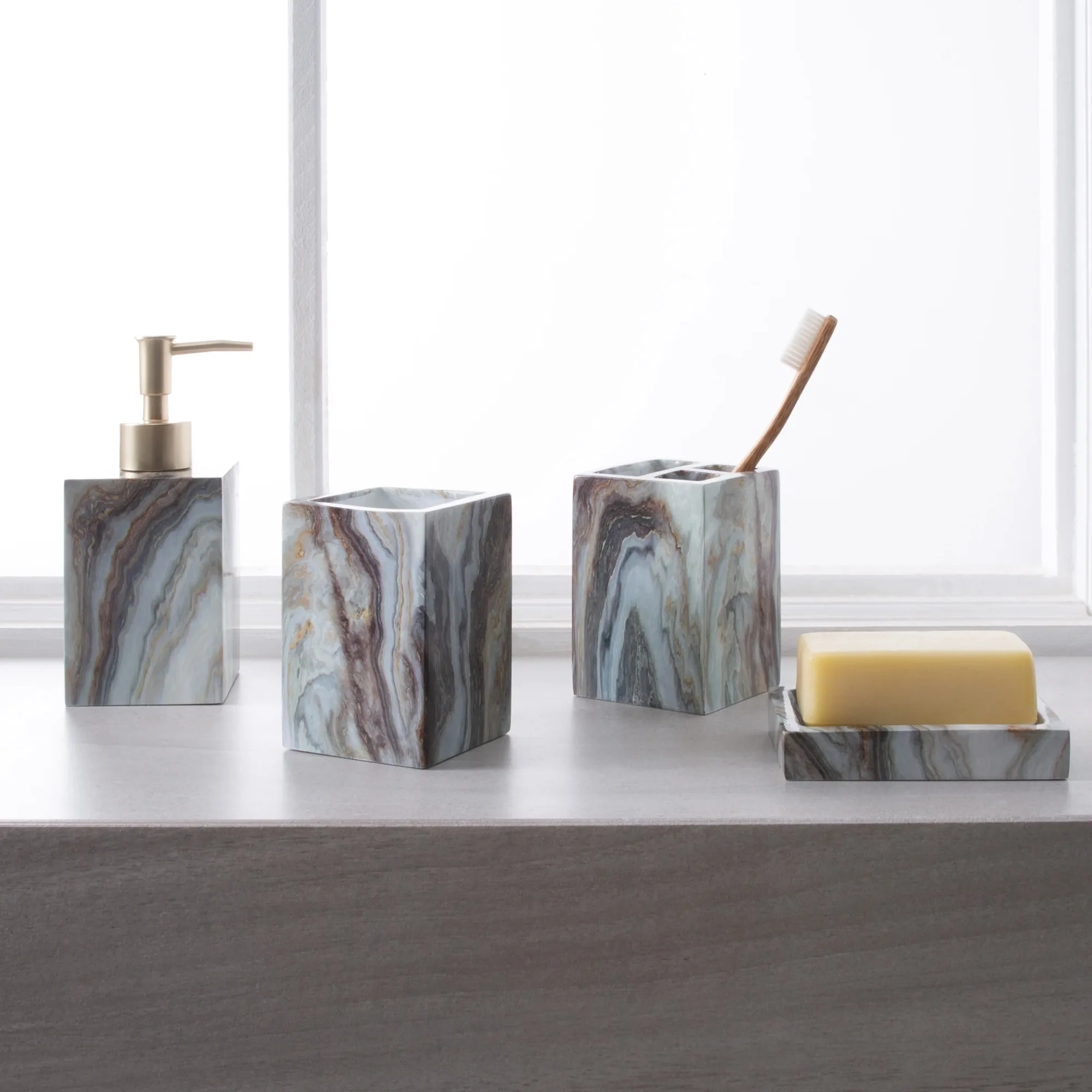 حامل فرشاة أسنان من البوليريسين المربع من ELLE Paris باللون العقيق